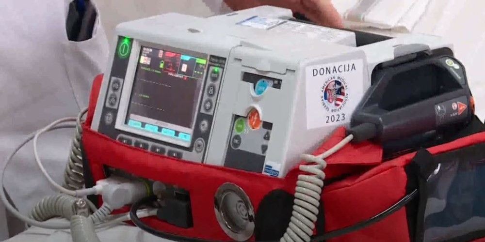 Vredna donacija za Dom zdravlja Ada u vidu defibrilatora